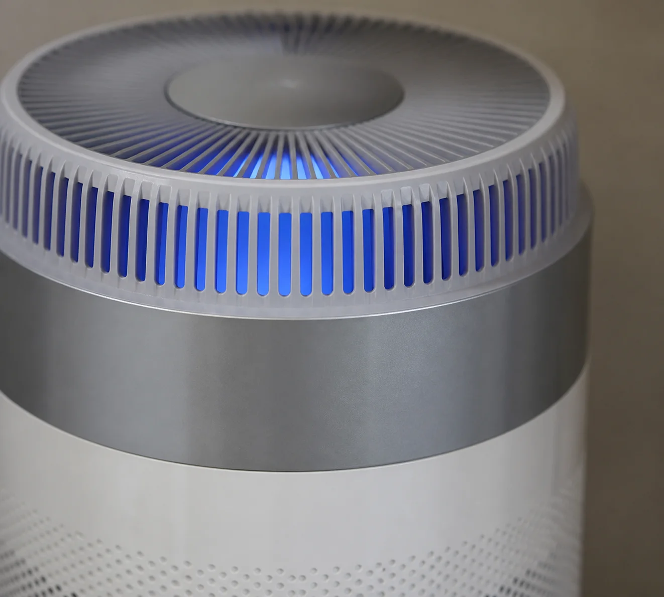 쿠쿠 W8300 AC-28W20FWS 23만원대, 96.8㎡를 어디에 쓸지부터 봤습니다: 확인 가능한 조작부와 표면 디테일을 가까이 본 모습