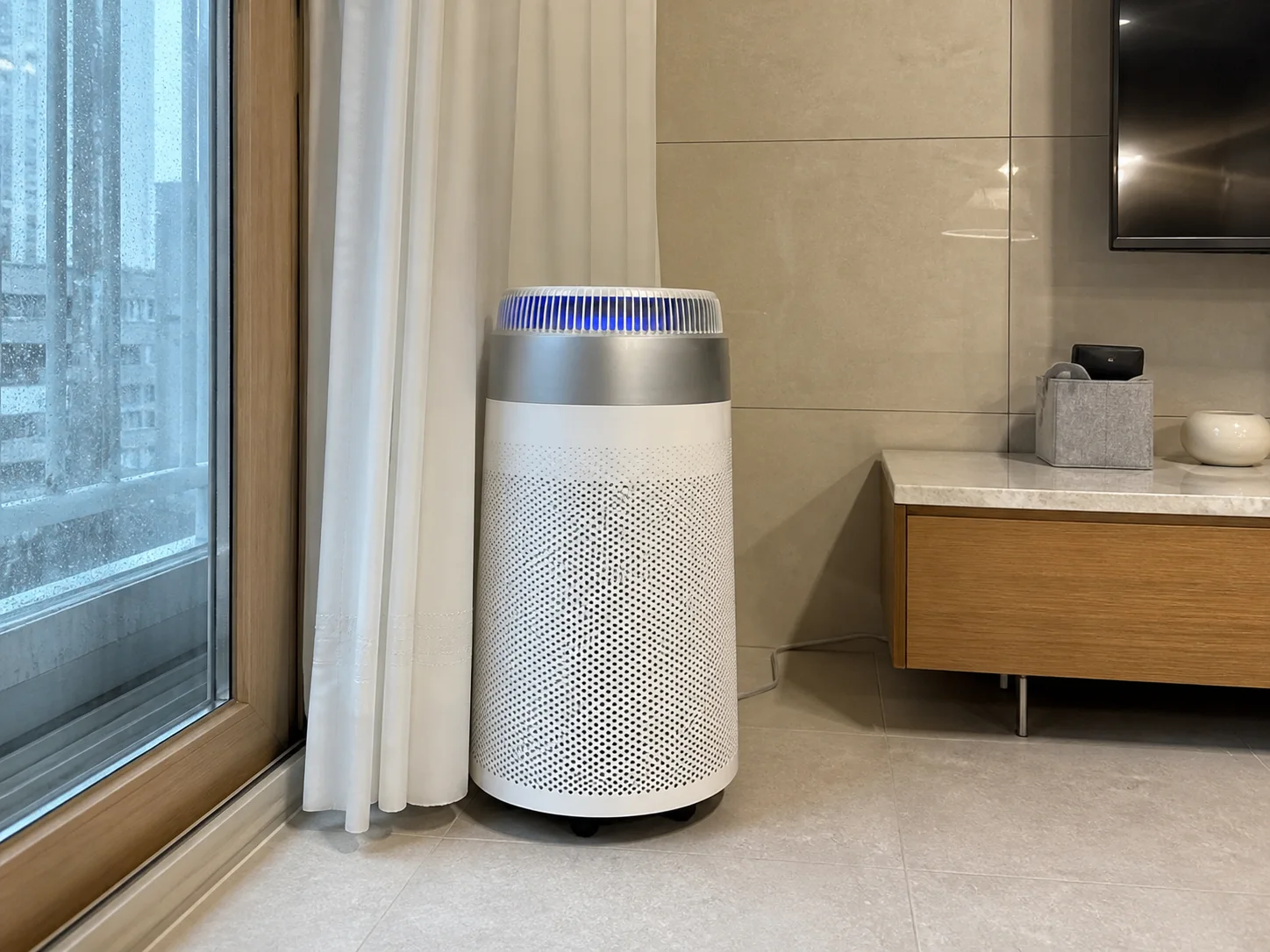 쿠쿠 AC-W70M10FWS 25만원대, 69.9㎡ 공단값과 필터 유지비로 봤습니다: hero와 다른 높이와 각도에서 본 설치 형태