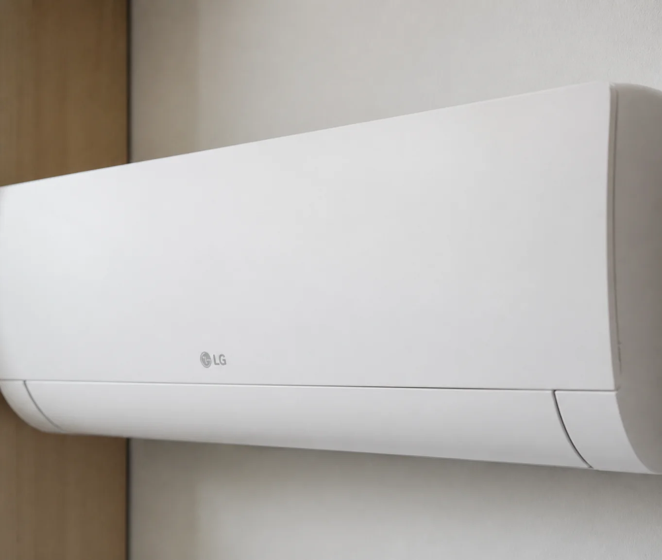 LG SQ06GZ1WCN 18.7㎡ 벽걸이, 52만원보다 설치 총액과 5등급을 같이 봐야 합니다: 확인 가능한 조작부와 표면 디테일을 가까이 본 모습