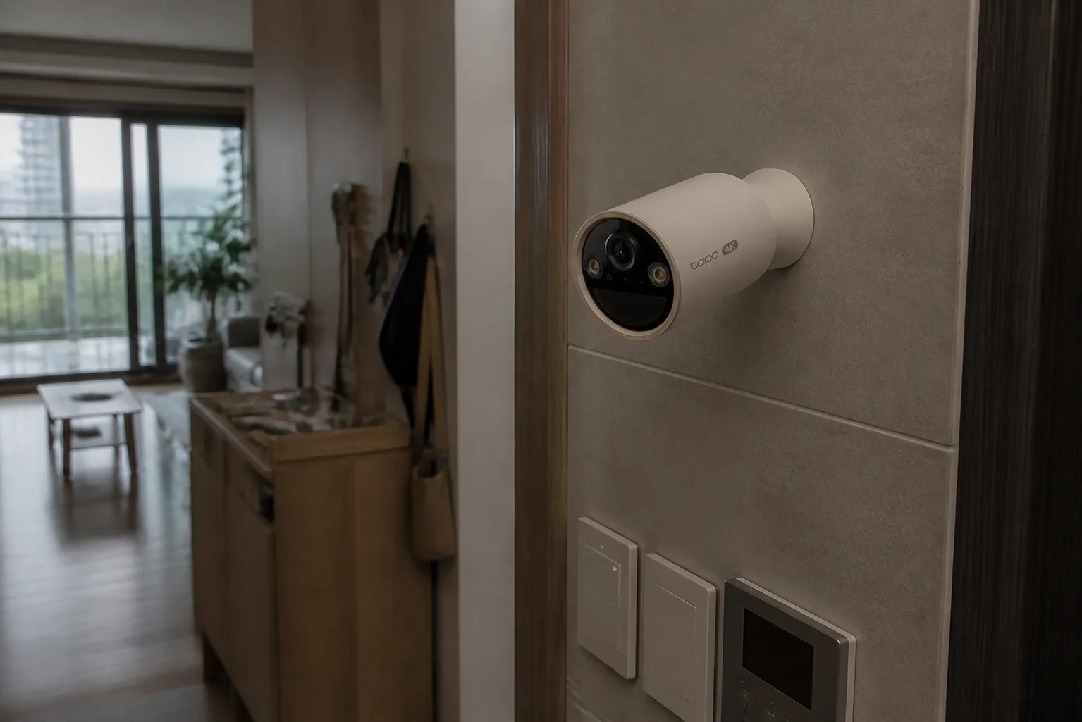 TP-Link Tapo P125M: hero와 다른 높이와 각도에서 본 설치 형태